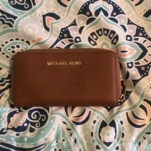 Michael Kors Jet Set Travel Wallet